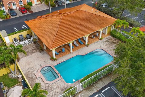 Townhouse in Miami, Florida 3 bedrooms, 134.34 sq.m. № 2003349 - photo 25