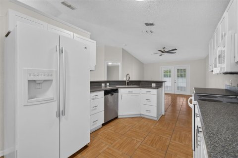 Купить виллу или дом в Апопка, Флорида 5 комнат, 151.99м2, № 2425957 - фото 16