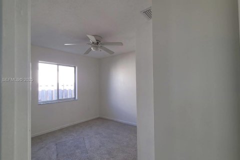 House in Miami Gardens, Florida 3 bedrooms, 111.95 sq.m. № 1955100 - photo 14