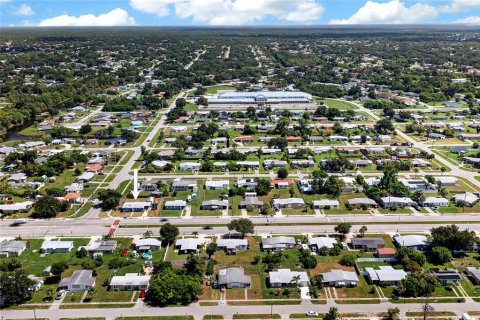 Villa ou maison à vendre à Port Charlotte, Floride: 2 chambres, 98.1 m2 № 2207128 - photo 16