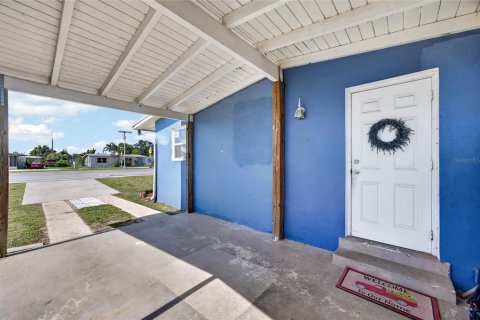 Villa ou maison à vendre à Port Charlotte, Floride: 2 chambres, 98.1 m2 № 2207128 - photo 27