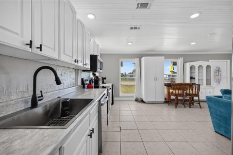 Villa ou maison à vendre à Port Charlotte, Floride: 2 chambres, 98.1 m2 № 2207128 - photo 9