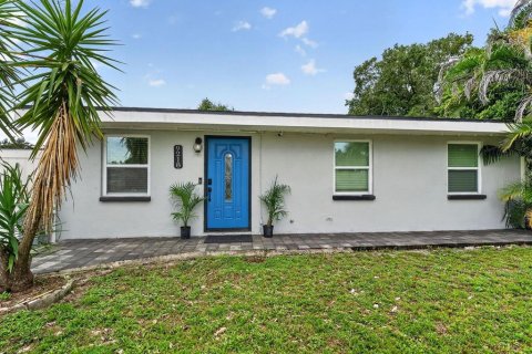 House in Tampa, Florida 4 bedrooms, 142.14 sq.m. № 2368906