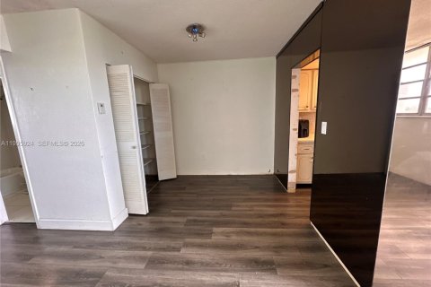 Снять в аренду кондоминиум в Норт-Майами, Флорида 1 спальня, 67.35м2, № 2064477 - фото 13