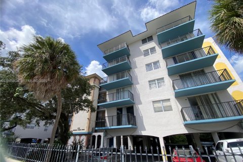 Снять в аренду кондоминиум в Норт-Майами, Флорида 1 спальня, 67.35м2, № 2064477 - фото 3
