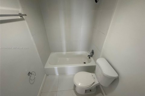 Снять в аренду кондоминиум в Норт-Майами, Флорида 1 спальня, 67.35м2, № 2064477 - фото 17