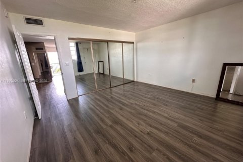 Снять в аренду кондоминиум в Норт-Майами, Флорида 1 спальня, 67.35м2, № 2064477 - фото 20