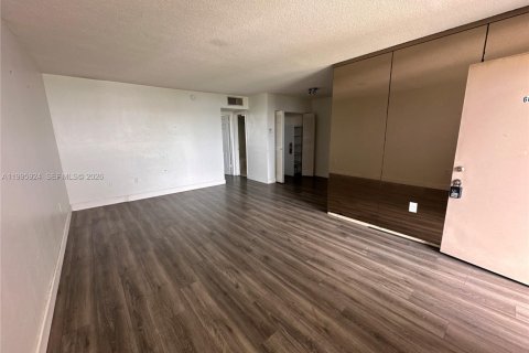 Снять в аренду кондоминиум в Норт-Майами, Флорида 1 спальня, 67.35м2, № 2064477 - фото 11