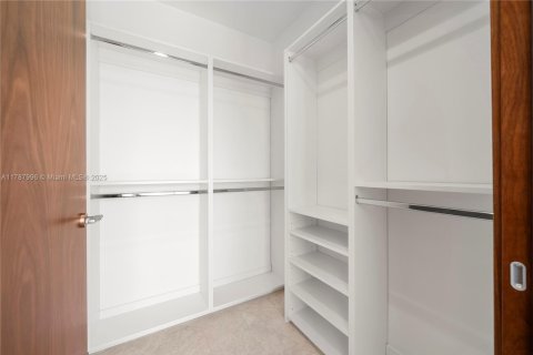 Copropriété à louer à Coral Gables, Floride: 2 chambres, 166.3 m2 № 2022512 - photo 9