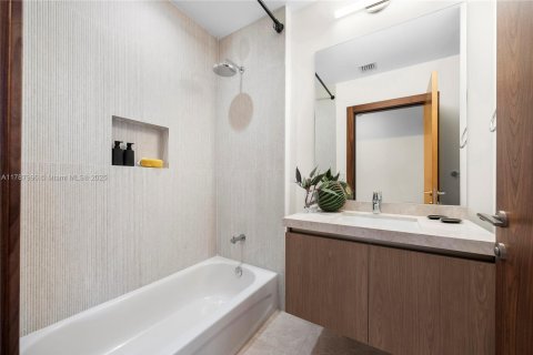 Copropriété à louer à Coral Gables, Floride: 2 chambres, 166.3 m2 № 2022512 - photo 11