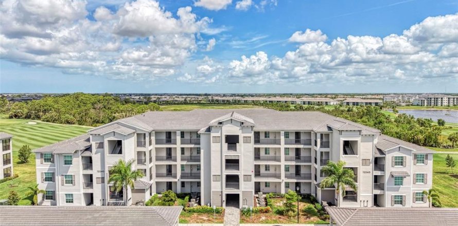 Condo in Venice, Florida, 2 bedrooms in WELLEN PARK № 2221577