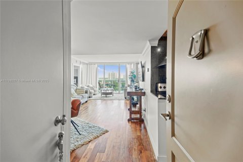 Condo in Aventura, Florida, 2 bedrooms  № 1711729 - photo 24
