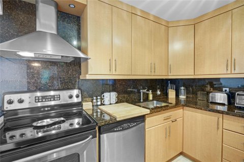 Condo in Aventura, Florida, 2 bedrooms  № 1711729 - photo 12
