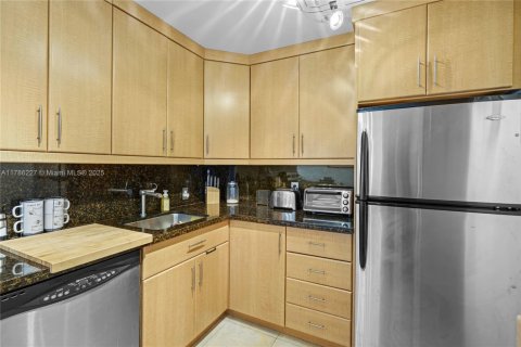 Condo in Aventura, Florida, 2 bedrooms  № 1711729 - photo 11