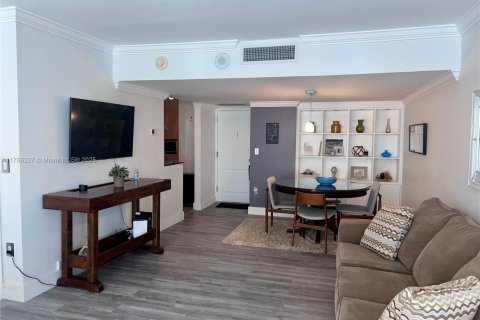 Condo in Aventura, Florida, 2 bedrooms  № 1711729 - photo 3