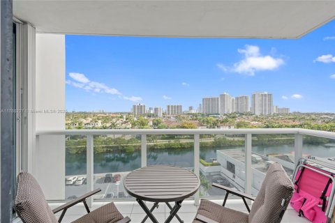 Condo in Aventura, Florida, 2 bedrooms  № 1711729 - photo 25