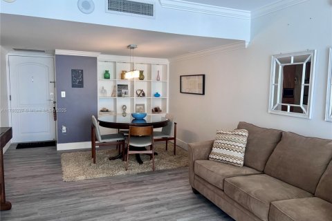 Condo in Aventura, Florida, 2 bedrooms  № 1711729 - photo 7
