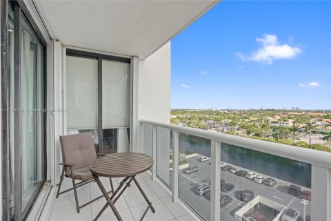 Condo in Aventura, Florida, 2 bedrooms  № 1711729 - photo 27