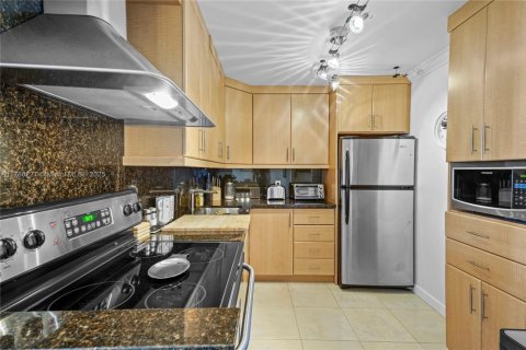 Condo in Aventura, Florida, 2 bedrooms  № 1711729 - photo 5