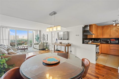 Condo in Aventura, Florida, 2 bedrooms  № 1711729 - photo 6