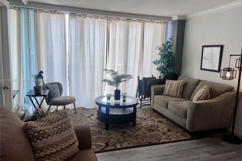 Condo in Aventura, Florida, 2 bedrooms  № 1711729 - photo 9
