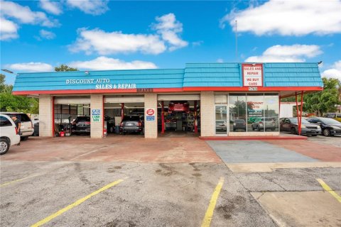 Propiedad comercial en venta en Eustis, Florida, 156.08 m2 № 1361048 - foto 1
