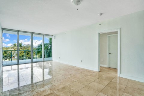 Condo in Miami Beach, Florida, 2 bedrooms  № 1809492 - photo 17