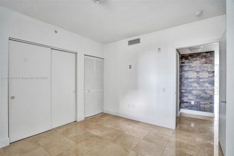 Condo in Miami Beach, Florida, 2 bedrooms  № 1809492 - photo 12