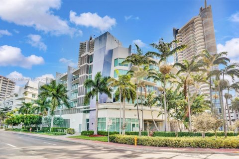 Condo in Miami Beach, Florida, 2 bedrooms  № 1809492 - photo 1