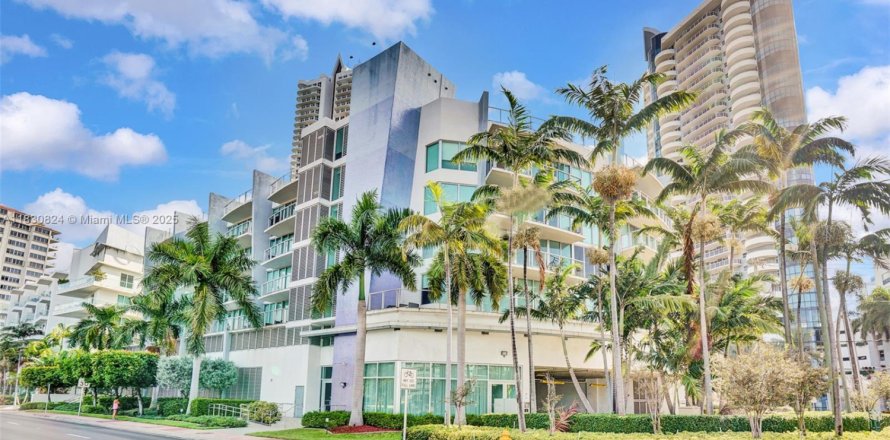 Condo in Miami Beach, Florida, 2 bedrooms № 1809492