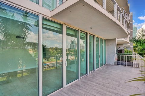 Condo in Miami Beach, Florida, 2 bedrooms  № 1809492 - photo 23