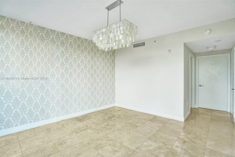 Condo in Miami Beach, Florida, 2 bedrooms  № 1809492 - photo 19