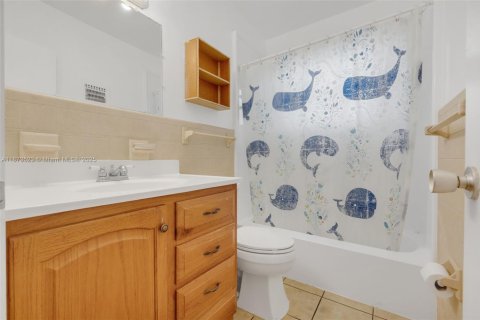 House in Oakland Park, Florida 3 bedrooms, 125.6 sq.m. № 2031129 - photo 21