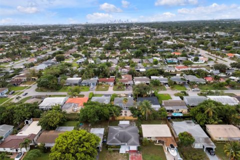 House in Oakland Park, Florida 3 bedrooms, 125.6 sq.m. № 2031129 - photo 27