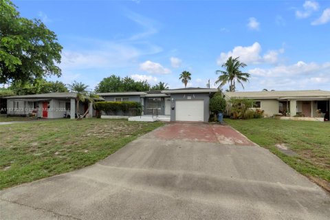 House in Oakland Park, Florida 3 bedrooms, 125.6 sq.m. № 2031129 - photo 3