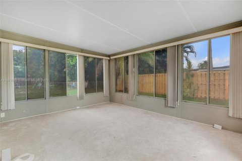 House in Oakland Park, Florida 3 bedrooms, 125.6 sq.m. № 2031129 - photo 22