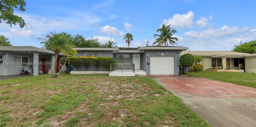 House in Oakland Park, Florida 3 bedrooms, 125.6 sq.m. № 2031129