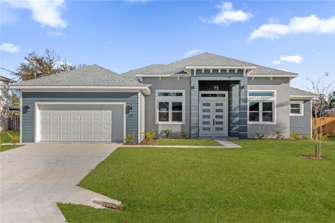 House in Palm Coast, Florida 3 bedrooms, 229.84 sq.m. № 1530212 - photo 1