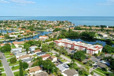 Condo in Saint Petersburg, Florida, 2 bedrooms № 2234720 - photo 23