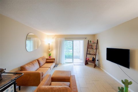 Condo in Saint Petersburg, Florida, 2 bedrooms № 2234720 - photo 7