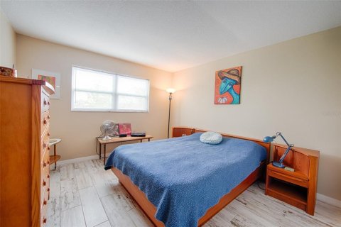 Condo in Saint Petersburg, Florida, 2 bedrooms № 2234720 - photo 17