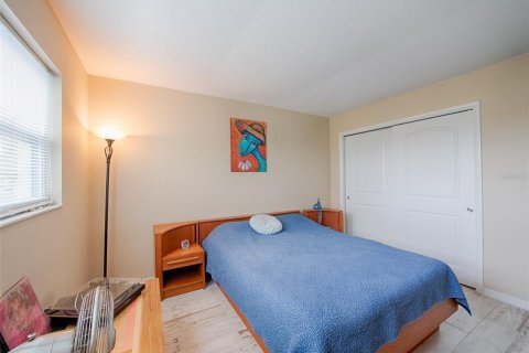 Condo in Saint Petersburg, Florida, 2 bedrooms № 2234720 - photo 19