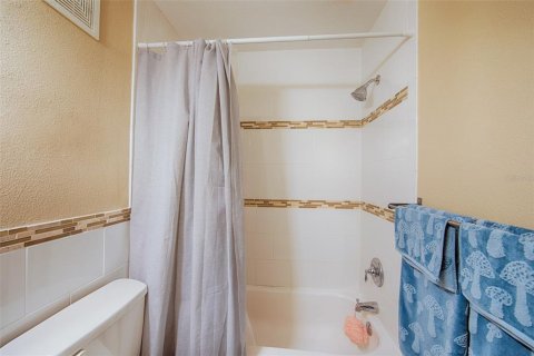 Condo in Saint Petersburg, Florida, 2 bedrooms № 2234720 - photo 21