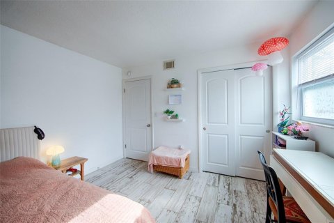 Condo in Saint Petersburg, Florida, 2 bedrooms № 2234720 - photo 16