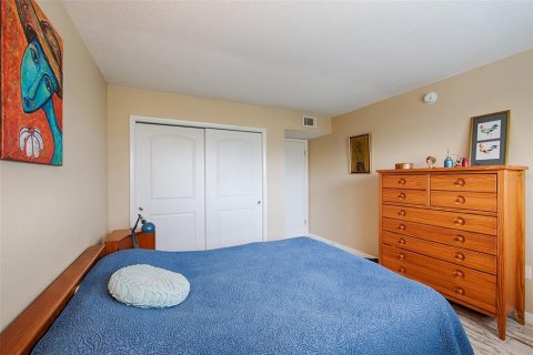 Condo in Saint Petersburg, Florida, 2 bedrooms № 2234720 - photo 18