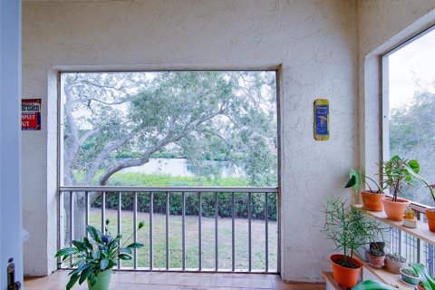 Condo in Saint Petersburg, Florida, 2 bedrooms № 2234720 - photo 12