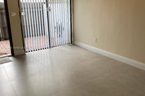 Townhouse in Miami, Florida 3 bedrooms, 137.68 sq.m. № 2031792 - photo 4