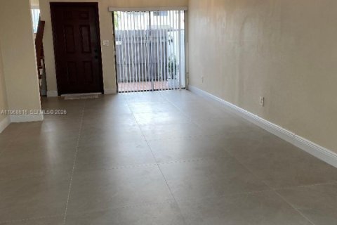 Townhouse in Miami, Florida 3 bedrooms, 137.68 sq.m. № 2031792 - photo 2
