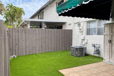 Townhouse in Miami, Florida 3 bedrooms, 137.68 sq.m. № 2031792 - photo 19