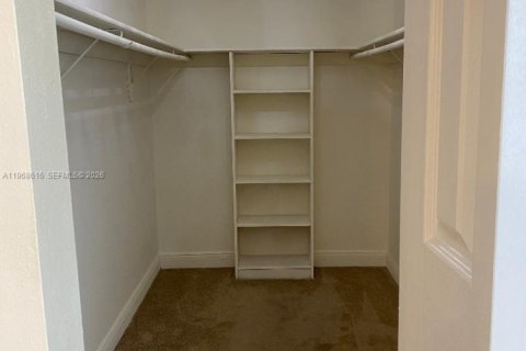 Townhouse in Miami, Florida 3 bedrooms, 137.68 sq.m. № 2031792 - photo 14